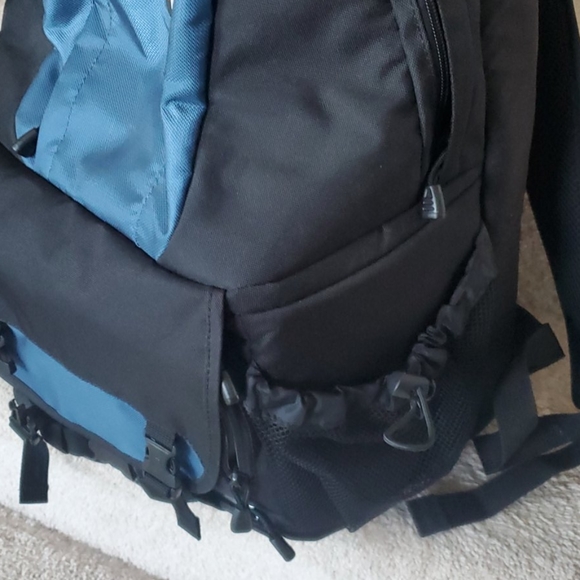 Lowepro camera backpack - Picture 8 of 10